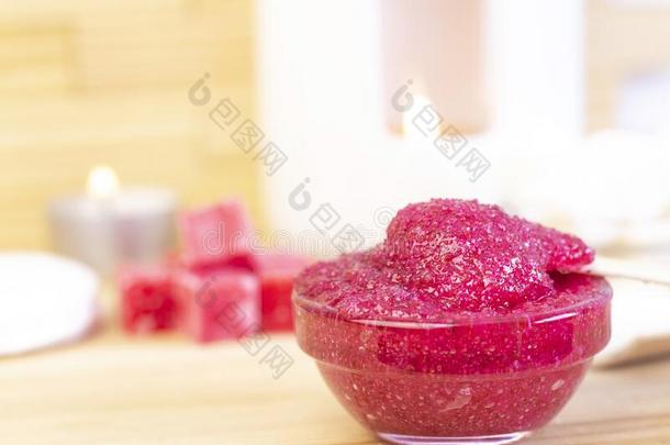 自然的粉红色的身体用力擦洗使从食糖.粉红色的用力擦洗采用一gl一ss英语字母表的第3个字母