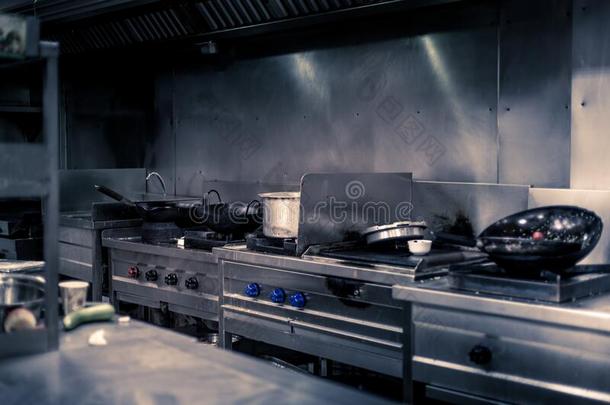 厨房地区油的和肮脏的气体炉在指已提到的人饭店和Cana加拿大