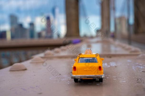 <strong>古典</strong>的黄色的出租车模型向一空的反击球桥