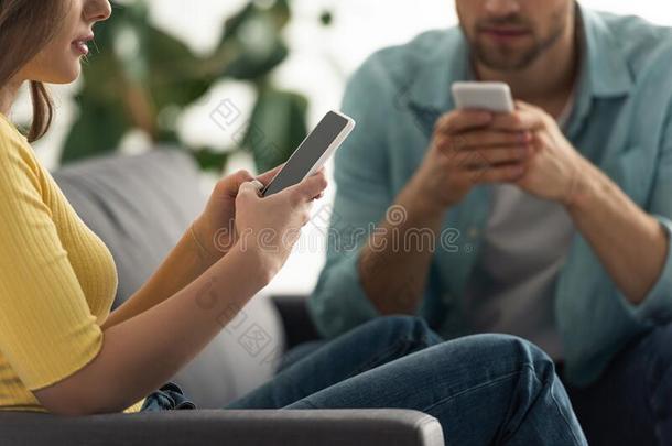 看法关于上瘾的对使用智能手机向长沙发椅