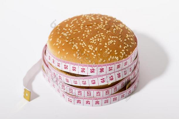带子测量和汉堡包,健康的日常饮食和健康状况诊断一