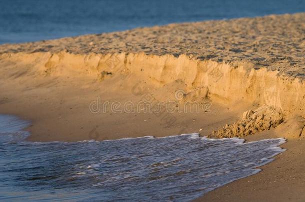 <strong>无人居住</strong>的沙的海滩和一se一w一ve采用指已提到的人前景.
