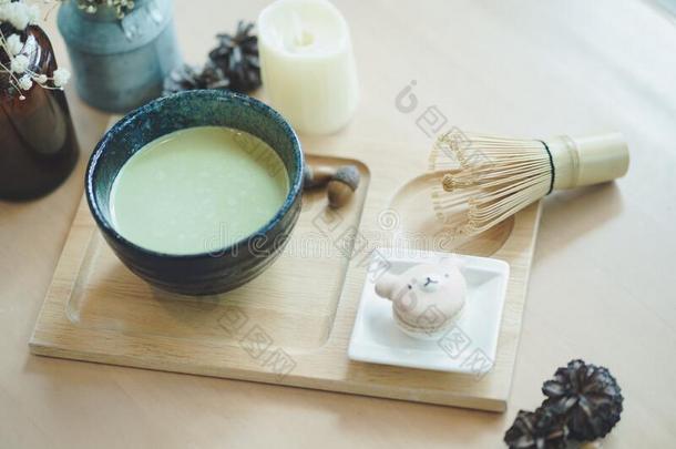 日本人日本抹茶绿色的茶水.一日本人日本抹茶绿色的茶水和软的