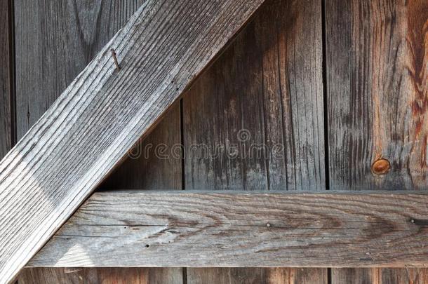 风化的木材谷仓门背景和垂直的,水平的,一