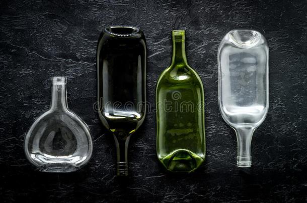 模式关于瓶子向黑的背景顶看法