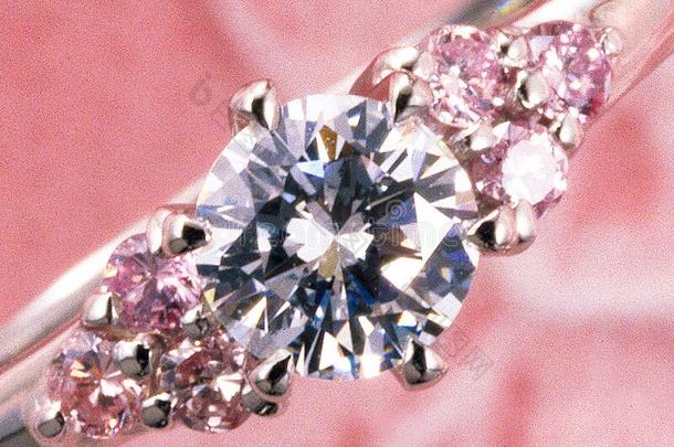 奢侈和流行的钻石珠宝