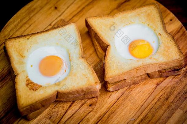 干杯面包和鸡蛋里面的向指已提到的人板