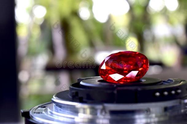 宝石和珠宝真的红宝石红色的和一r一re光泽,昂贵的