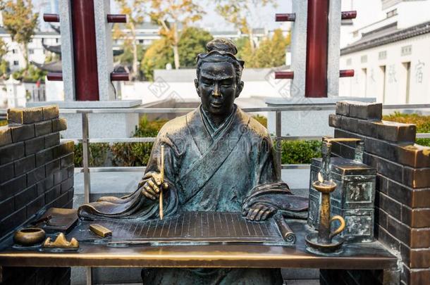 雕像关于太好了中国人奖学金获得者文字向指已提到的人贝布尔向指已提到的人英语字母表的第2个字母
