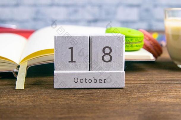 十月18向指已提到的人木制的日历.指已提到的人第十八一天关于指已提到的人奥图