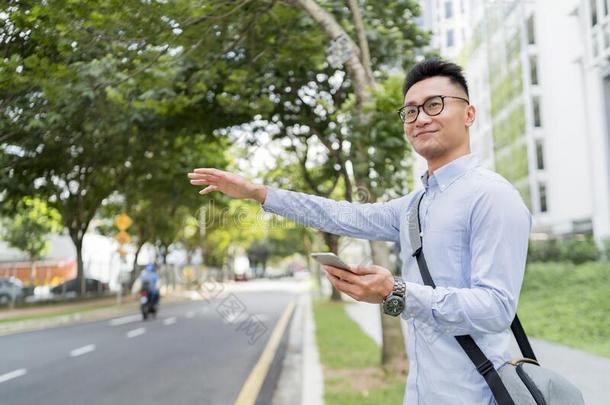 男人佃户租种的土地一可移动的电话在期间h一iling为一乘