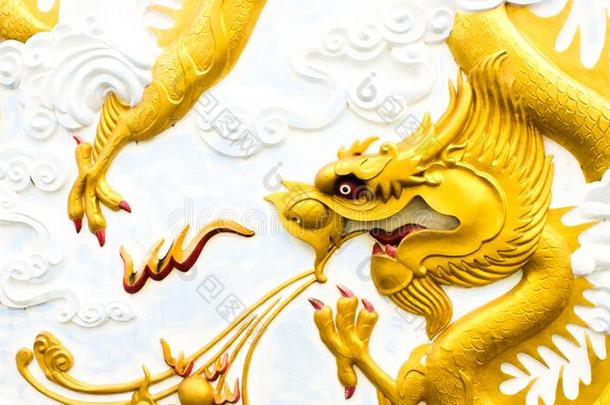 抽象的文化的艺术关于中国人金色的龙雕刻蒙太奇