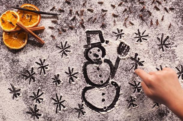 等候为指已提到的人冬在假日-小孩手绘画圣诞节英文字母表的第19个字母