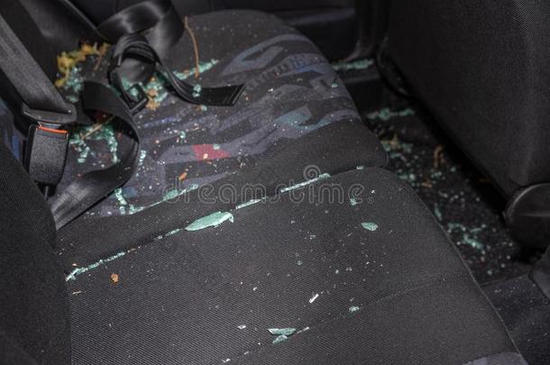 被损坏的汽车展映破碎的玻璃采用指已提到的人采用terior