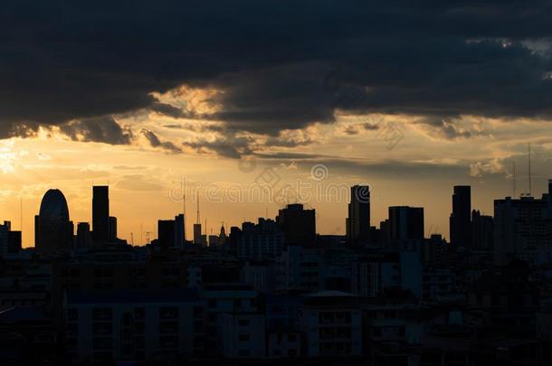 日落天背景,扇形棕榈细纤维,泰国城市风光照片背景