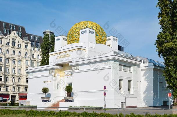 金色的圆屋顶关于维也纳退出建筑物