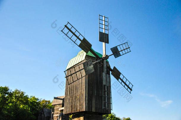 传统的乌克兰人历史的风车在博物馆关于乌克兰人