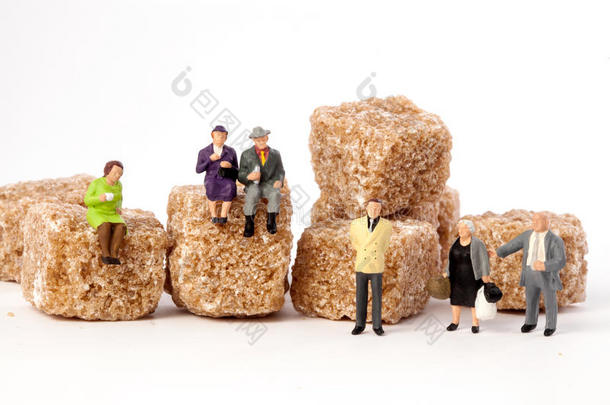 小型的人:高年级学生,采用前面,立方形的东西关于棕色的食糖.