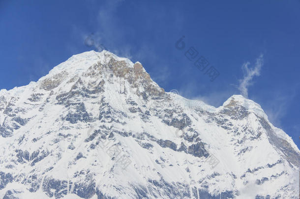 喜马拉<strong>雅安</strong>纳布尔那山南方,雪山山峰采用蓝色天,尼泊尔