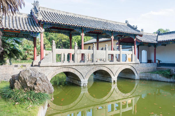河南,中国-octagonal八角形的272015:老的包装桥在许昌手套