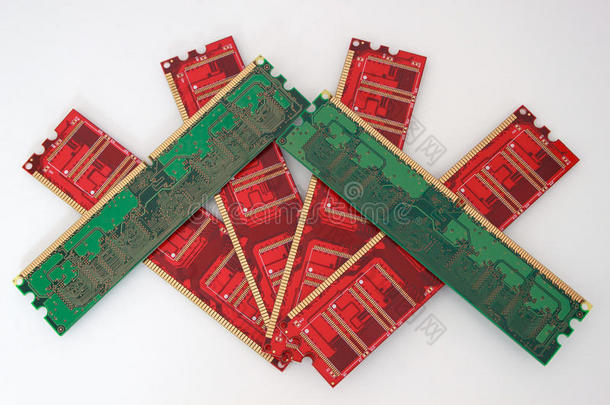 红色的和绿色的记忆卡为个人的计算机.