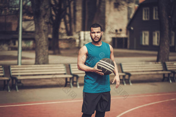 非洲的-美国人有别于传统篮球演员<strong>开业</strong>的在户外