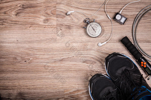 健康健身房和跑步设备.秒表和跑步鞋子,
