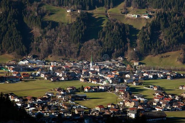 美丽的山风景采用zero-lengtlaunching零距离发射调频齐勒河,奥地利.