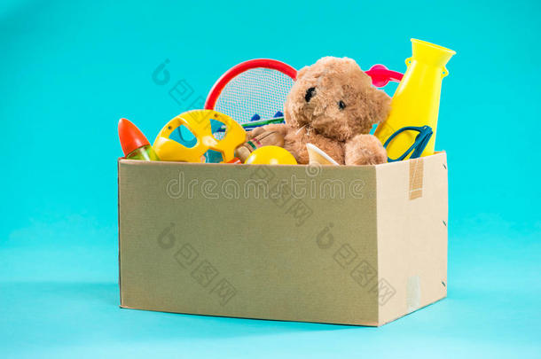 玩具.<strong>捐赠</strong>盒和不需要的物料项目为贫穷的