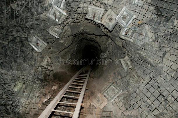 地下的我的逃生通道隧道