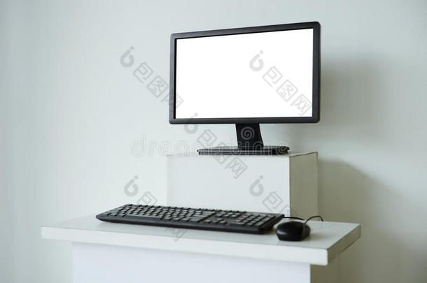 愚弄在上面关于计算机屏幕向白色的表