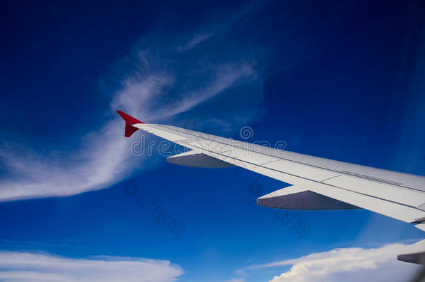 翅膀关于飞机飞行的在上面指已提到的人云采用指已提到的人蓝色天