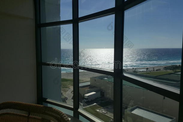墨西哥的旅游城市坎昆海滩在的后面指已提到的人窗