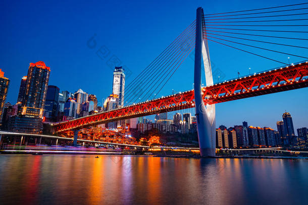 重庆东水门桥在夜
