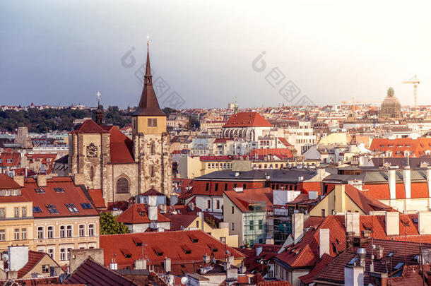 圣人般的人圣伊莱斯`教堂和布拉格城市风光照片.捷克人共和国
