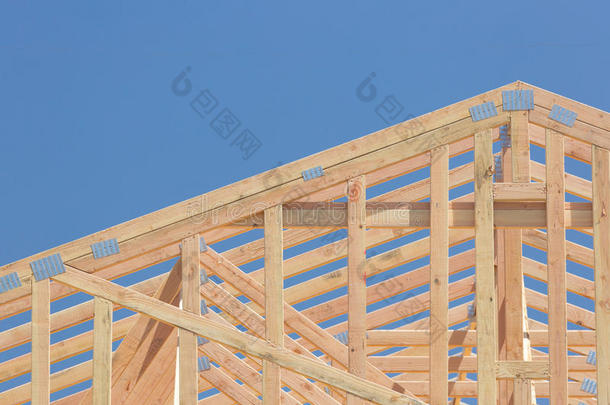 木材家构架抽象的在建筑物地点.