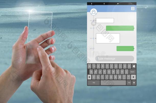 手令人同情的玻璃屏幕和社会的媒体信使计算机应用程序interference冲突