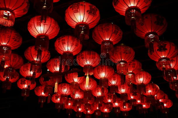 红色的中国人灯笼悬挂采用旅馆,普吉岛,泰国
