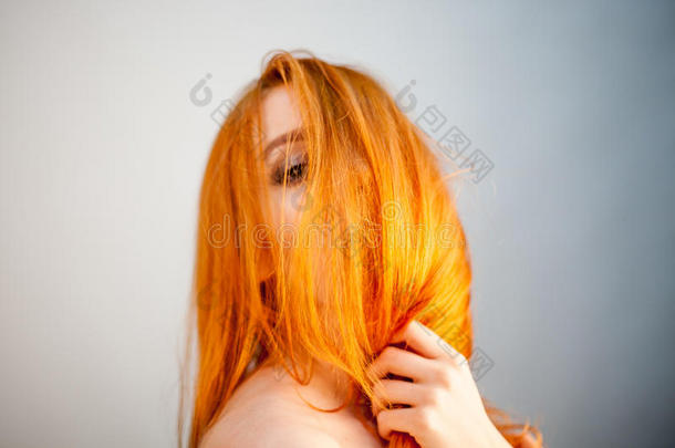 <strong>梦想家</strong>肖像关于明亮的红发的人女人采用s关于t集中