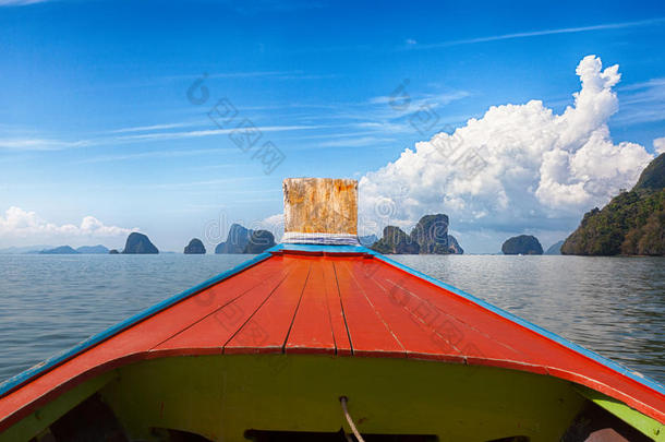 小船<strong>旅游</strong>向热带的岛从<strong>普吉岛</strong>