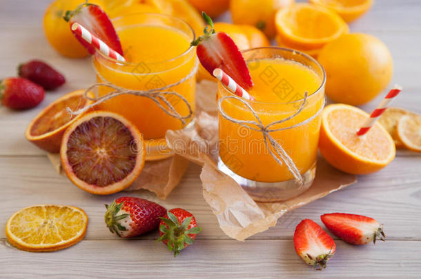 桔子果汁和浆果
