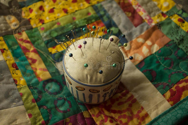 茶水杯子钉垫向富有色彩的被子