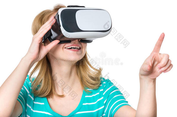 女人采用VirtualReality虚拟现实眼镜