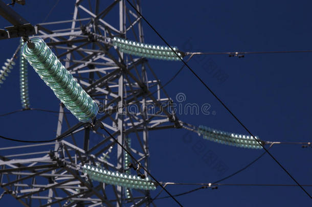 高的电压播送动力塔和玻璃绝缘、隔热或<strong>隔音</strong>等的物质或装置.blue蓝色