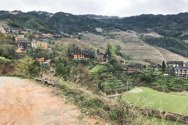 路向台地的小山采用大寨村民