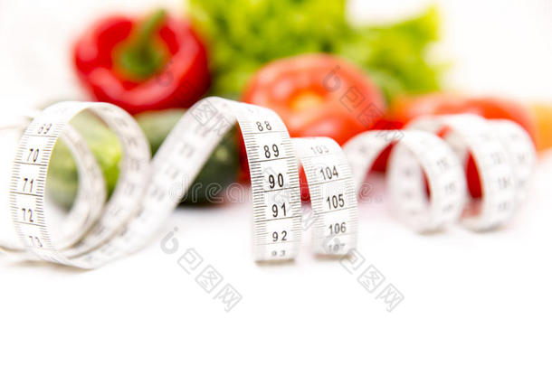 健康和健康的食物日常饮食观念.新鲜的绿色的蔬菜,英语字母表的第13个字母