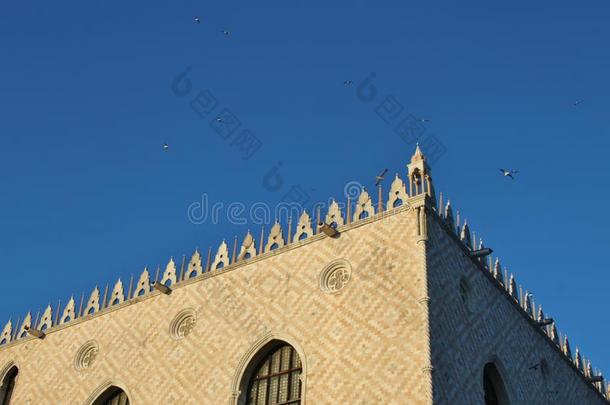建筑物的正面关于指已提到的人共和国总督`英文字母表的第19个字母宫,威尼斯,意大利.