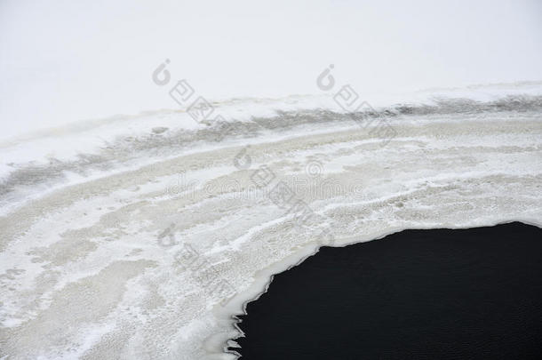 冷冻的新的多瑙河河后的一巨大的snowf一ll