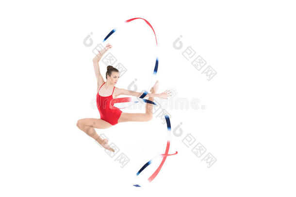 年幼的高加索人女人有韵律的<strong>体操</strong>家用于跳跃的和粗绳