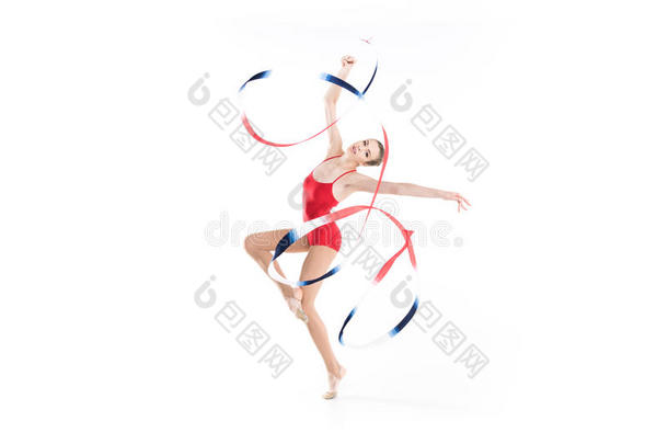 年幼的高加索人女人有韵律的体操家锻炼和粗绳